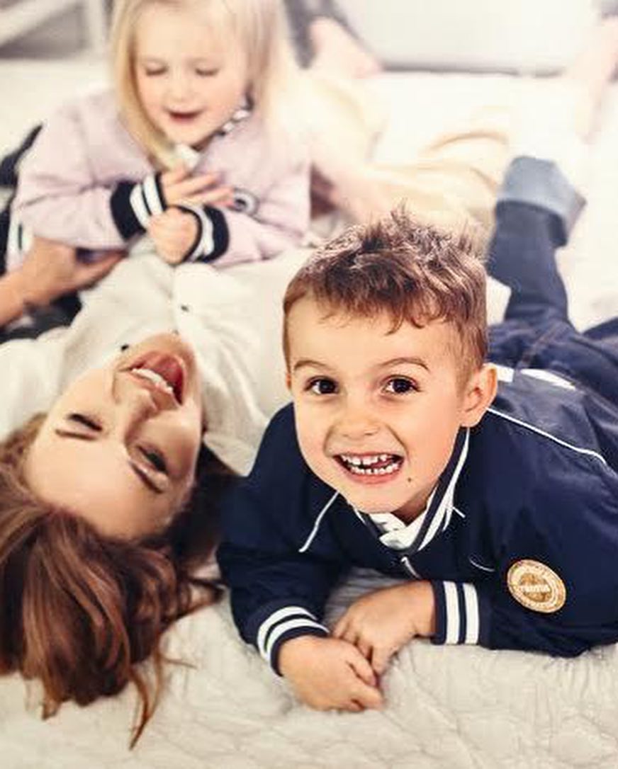 Такі солодкі: Слава з НеАнгелів розчулила мережу фотосесією з дітьми