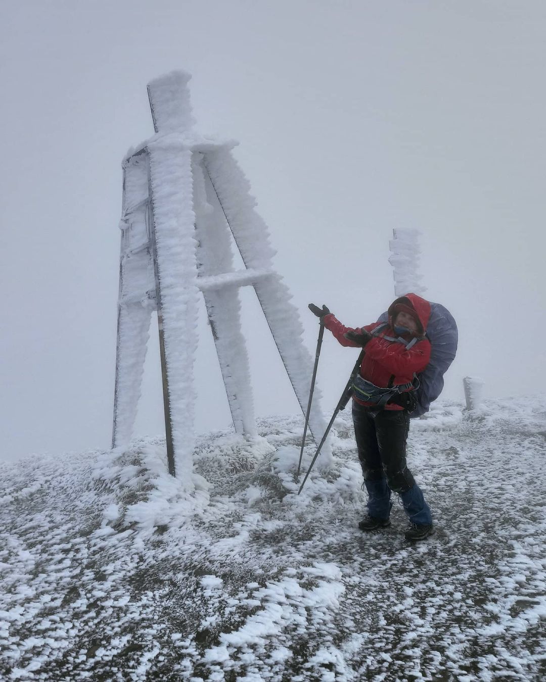 Карпати завалило снігом і вдарив мороз: приголомшливі фото вершин