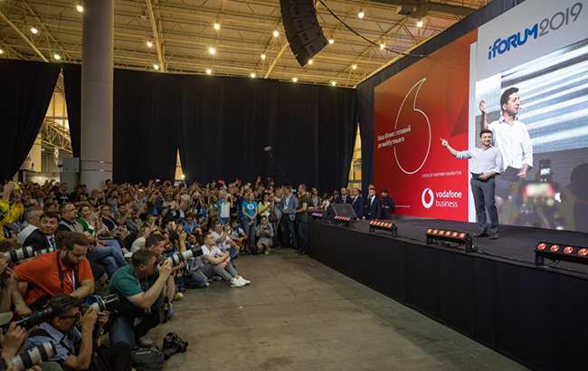 Давайте не о политике: охранники Зеленского ударили журналиста