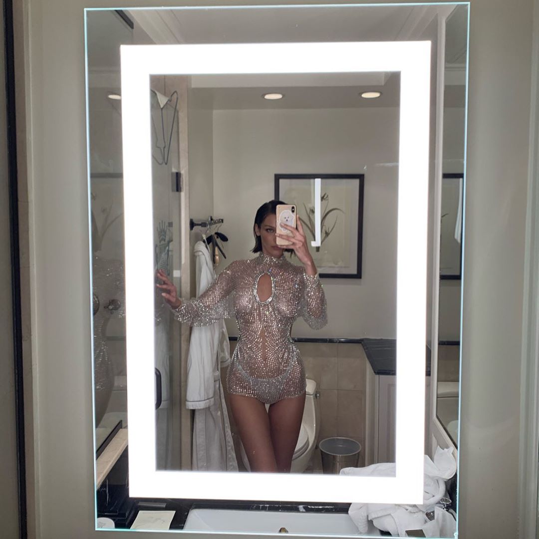 Соблазнительная бунтарка: Белла Хадид демонстрирует точеную фигуру в кожаном костюме