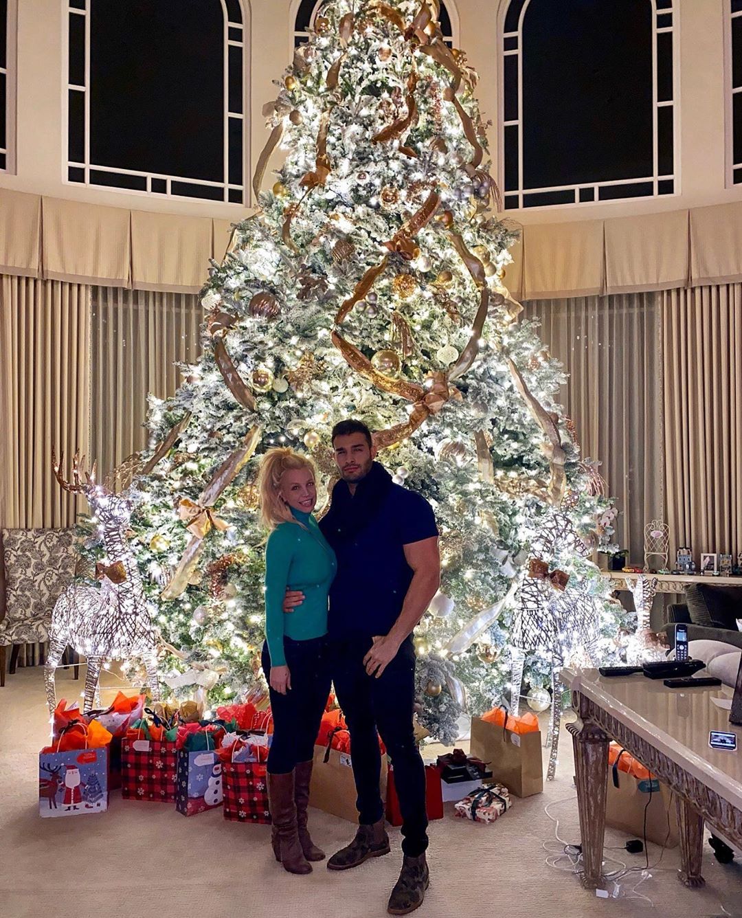 До свят готові: Брітні Спірс зачарувала романтичним фото з молодим бойфрендом