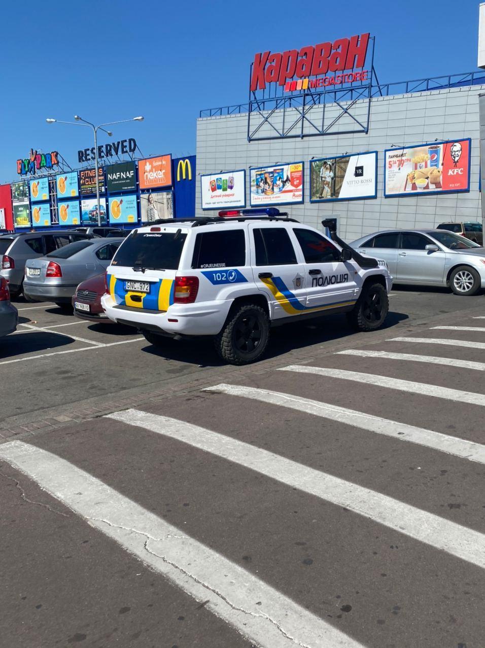Такого ви точно не бачили: у Харкові помітили дивне авто "поліції" (фото)