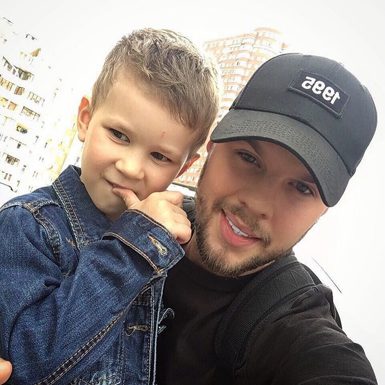 Ані Лорак закрутила роман з молодим незнайомцем: що про нього відомо