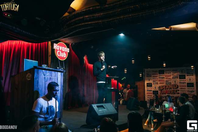 Сразу после выборов: выступавший в Крыму комик едет в Украину