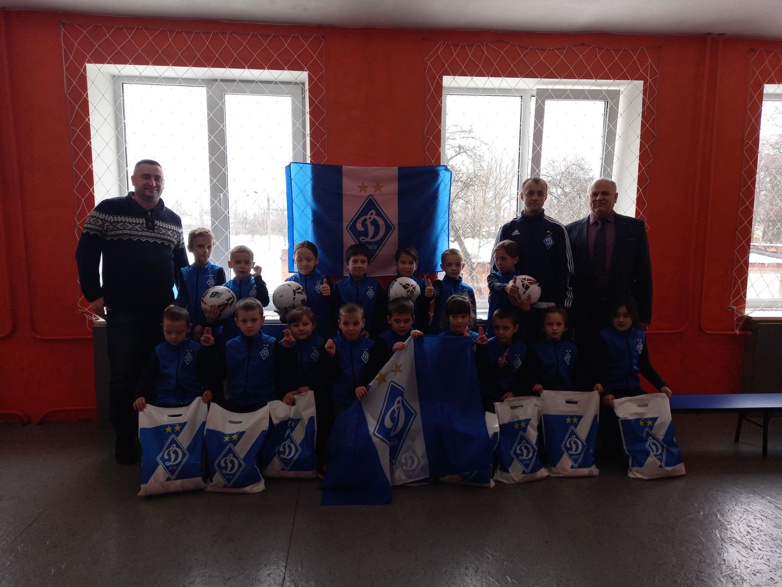 "Динамо" передало новорічні подарунки вихованцям школи-інтернату в Сумській області