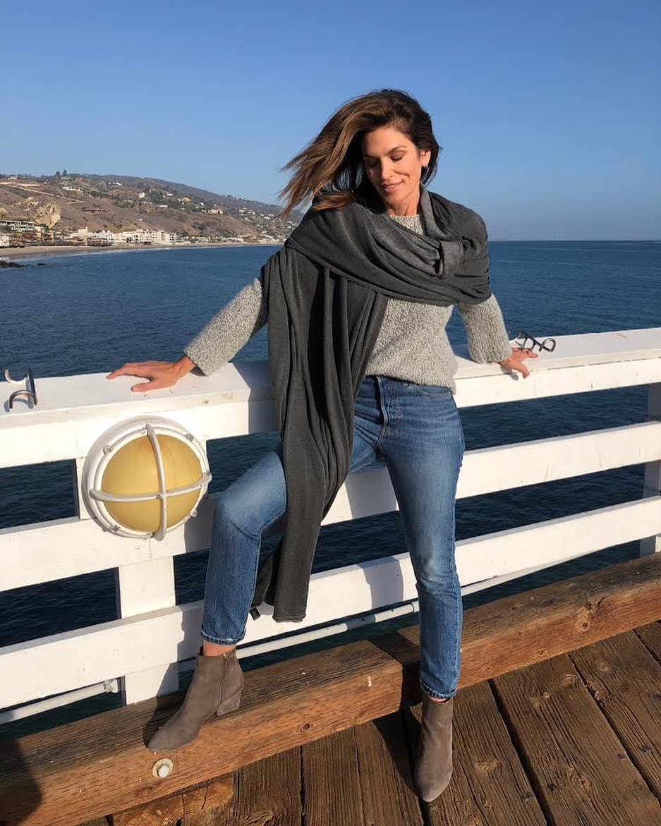 Для тех, у кого нет времени: Синди Кроуфорд учит делать макияж за 5 минут