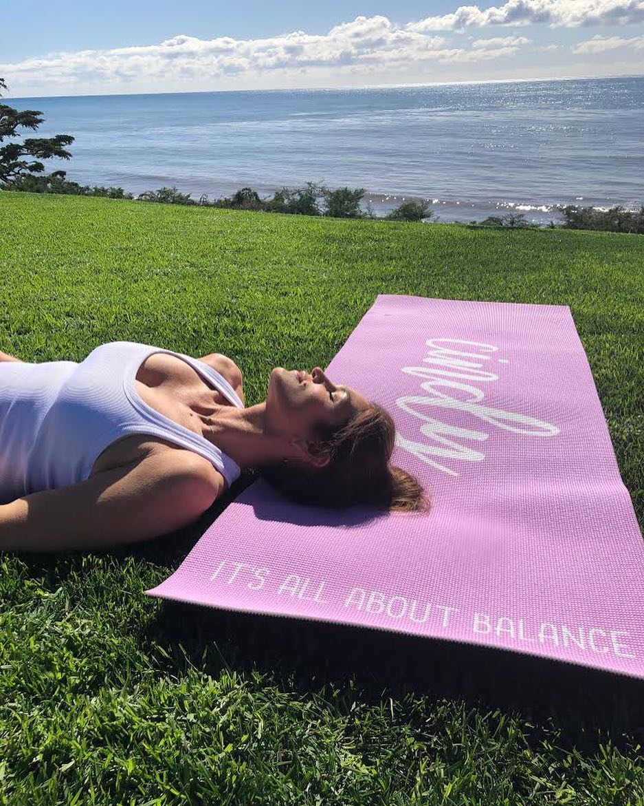 Спорт прежде всего! Синди Кроуфорд показала, как поддерживает себя в форме