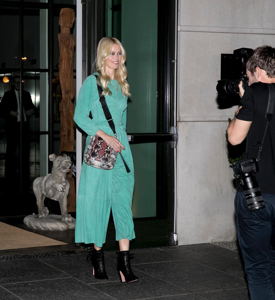 От хиппи до деловой женщины: топ-3 стильных летних наряда от Клаудии Шиффер