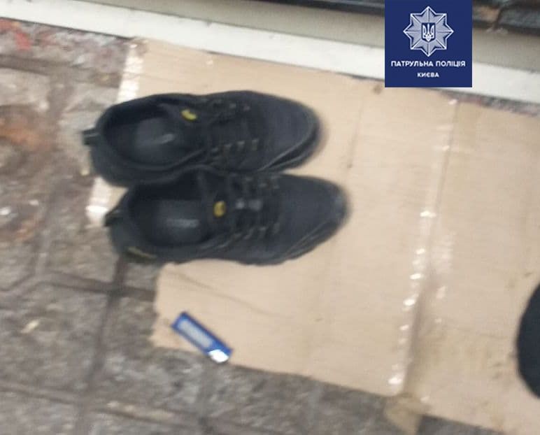 У Києві нахабні злодії обчистили чоловіка до нитки: забрали навіть взуття