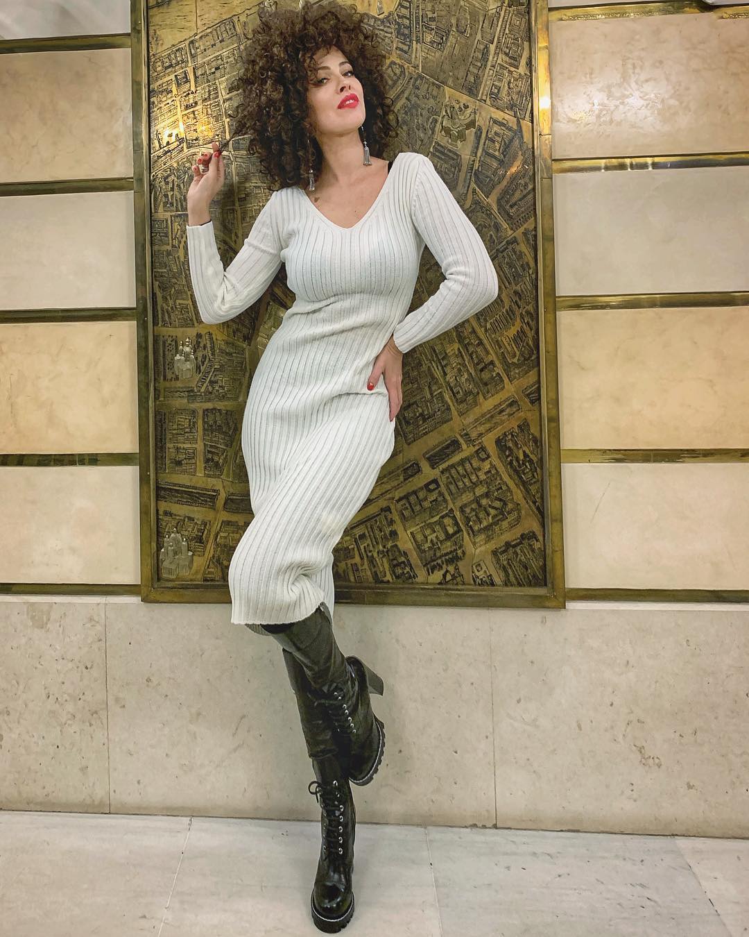 "Афро-королева": Даша Астаф'єва похвалилася витонченою фігурою і новою зачіскою