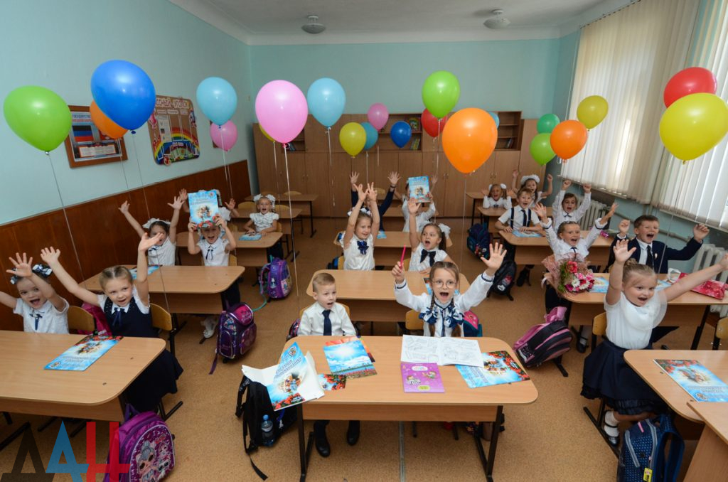 Праздник пропаганды: как прошло 1 сентября в оккупированном Донецке (фото)