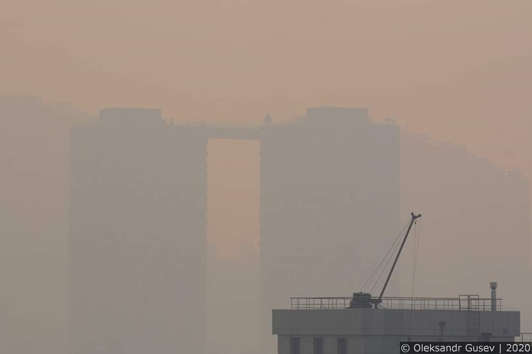 Смог у Києві: як змінилася ситуація і нові випадки підпалів (фото, відео)