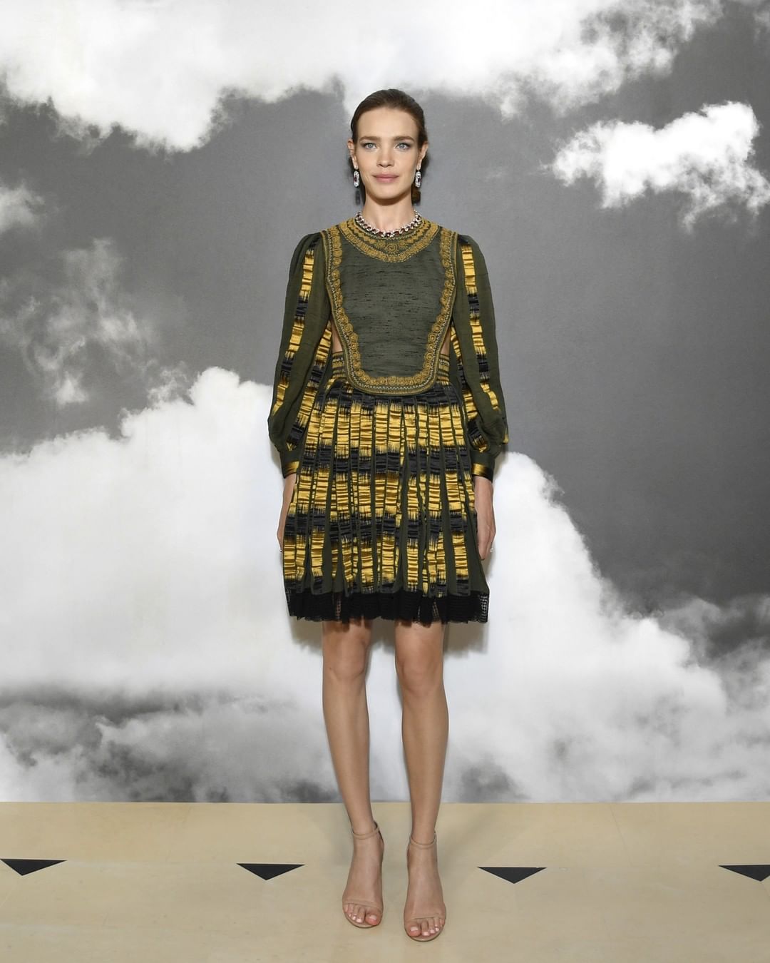 У всіх нарядах чудова: Наталія Водянова блищить в сукні Dior і капелюсі від українського дизайнера