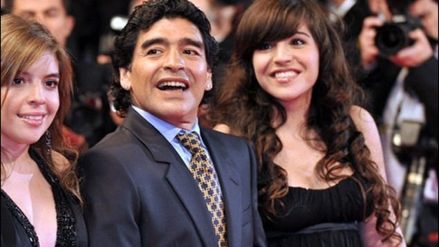 Умер Диего Марадона: за что гения футбола и бунтаря по жизни любили миллионы