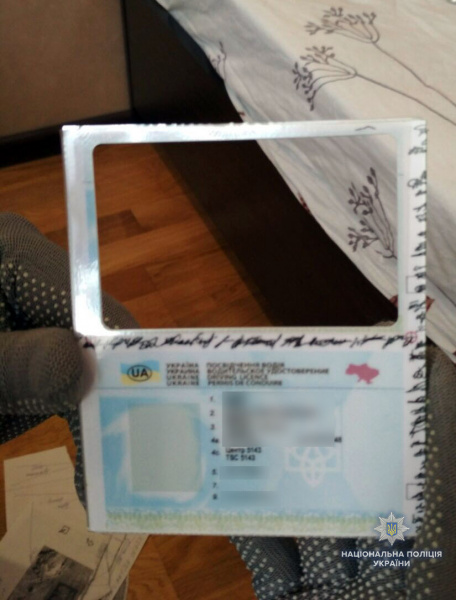 Нацполиция задержала группировку, занимавшуюся подделкой госдокументов