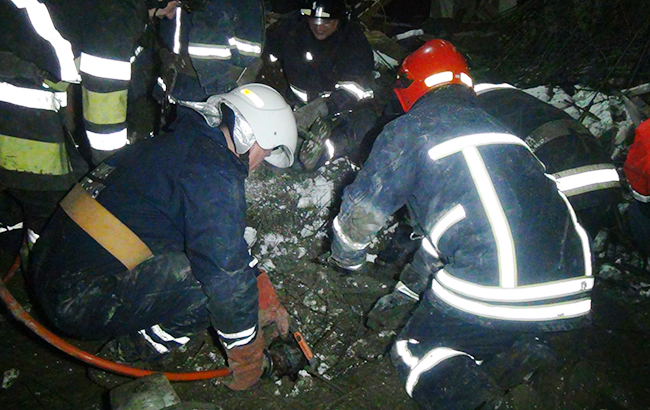 В Івано-Франківську обвалилася стіна, є загиблий і потерпілі