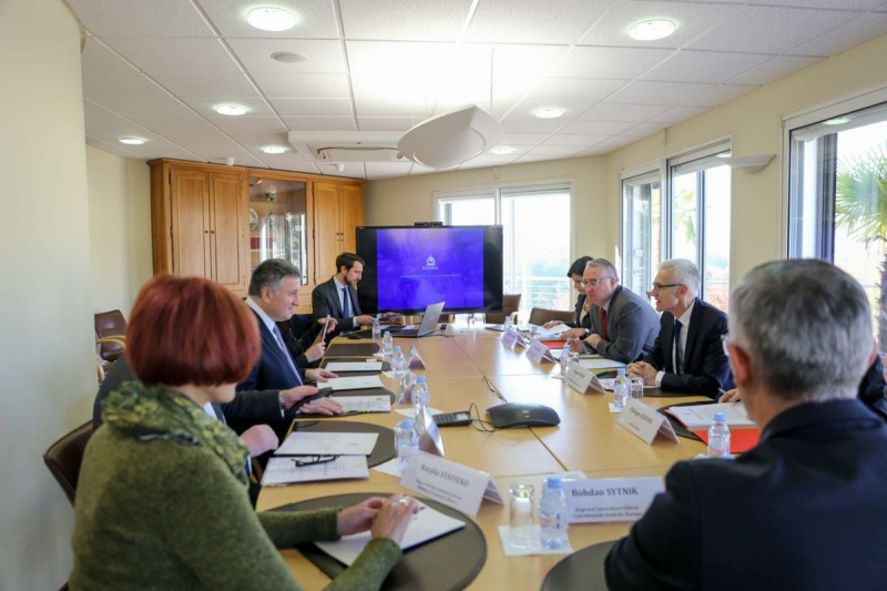 Украина обсудила с Интерполом сотрудничество в борьбе с кибер- и наркопреступлениями