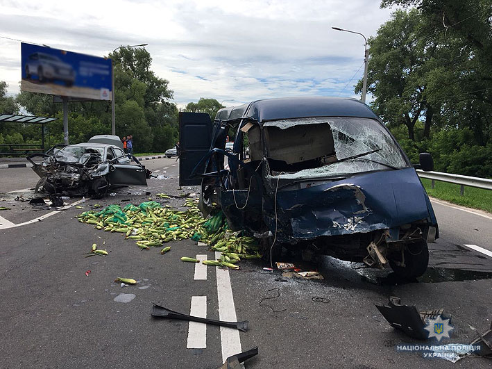 Под Черниговом столкнулись два автомобиля, трое погибших