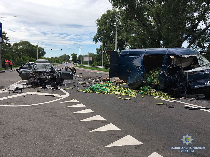 Под Черниговом столкнулись два автомобиля, трое погибших