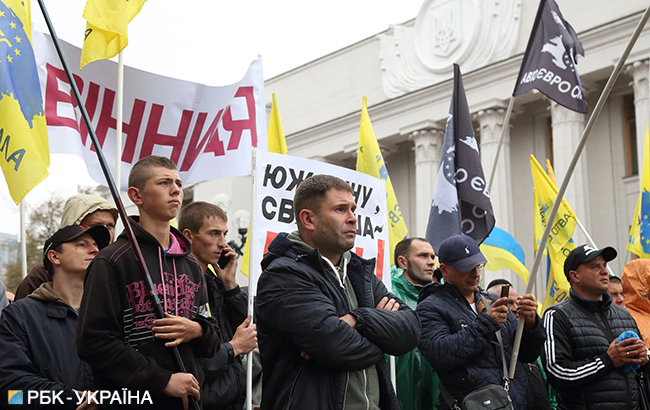 Закон о "евробляхах" вступил в силу: что грозит украинским водителям