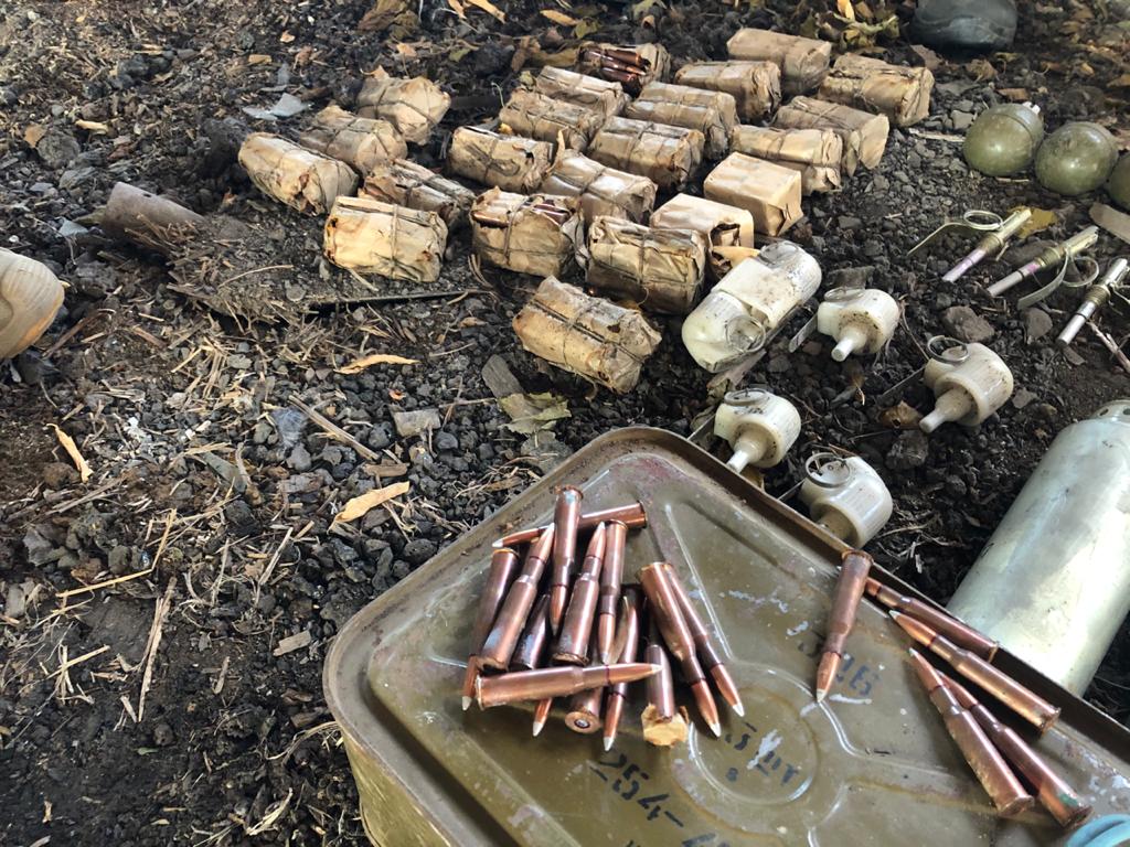 На Донбассе пограничники обнаружили тайное укрытие с боеприпасами: что там нашли (фото, видео)