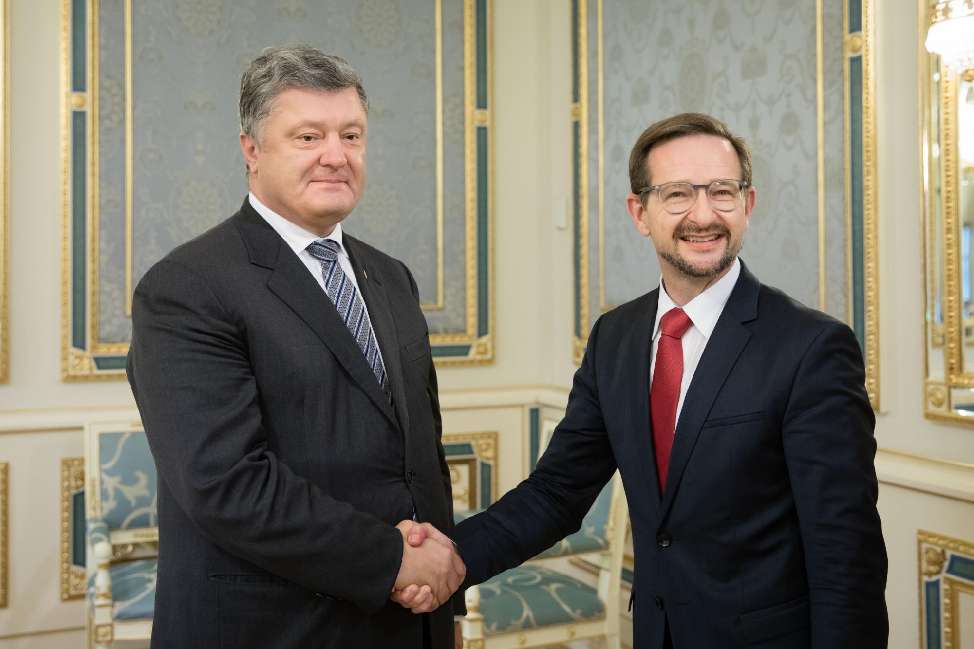 Порошенко попросив генсека ОБСЄ сприяти оновленню технічного оснащення СММ