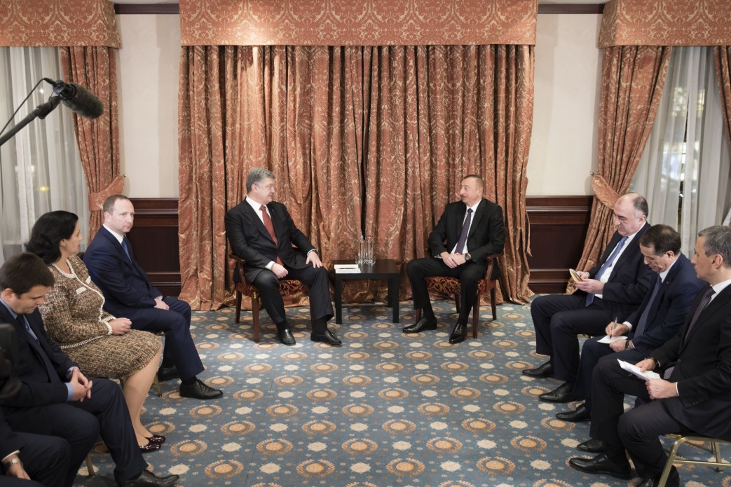 Порошенко обсудил с президентом Азербайджана расширение торгово-экономического сотрудничества