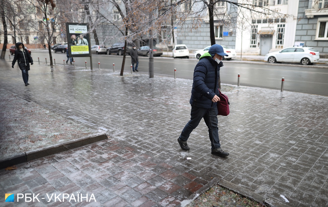 Гололед на улице: как правильно передвигаться и уберечься от травм