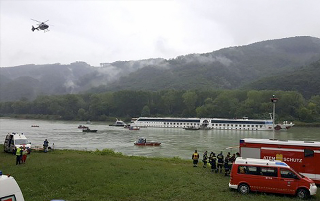 В Австрии загорелось пассажирское судно, есть пострадавшие