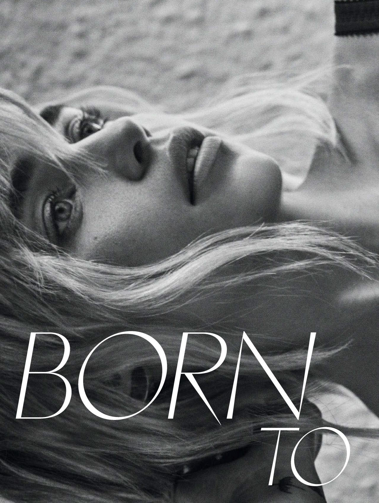 Зірка "Гри престолів" позувала для модного глянцю в розкішних нарядах