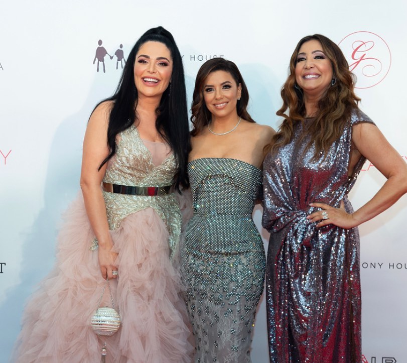 Глаз не отвести: Ева Лонгория восхитила идеальным телом в серебристом платье