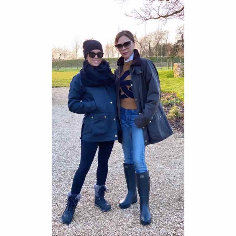 Стильні подруги: Єва Лонгорія та Вікторія Бекхем показали фото в повсякденному вбранні