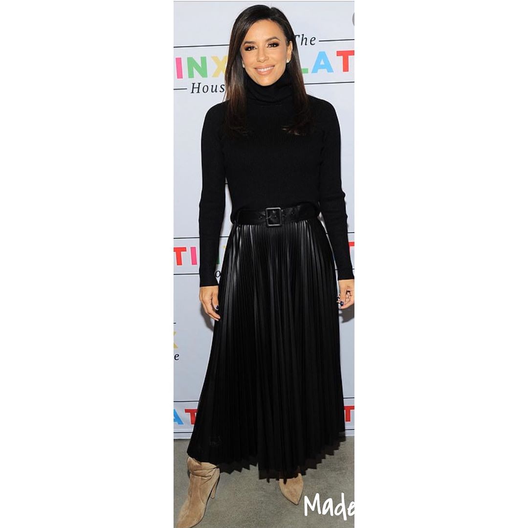 Еще стройнее! Ева Лонгория похвасталась идеальной фигурой в самой модной юбке сезона