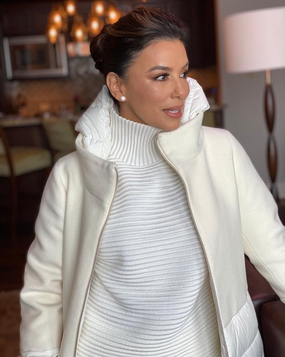 Зимовий total white: Єва Лонгорія демонструє, як носити білий в холодну пору року