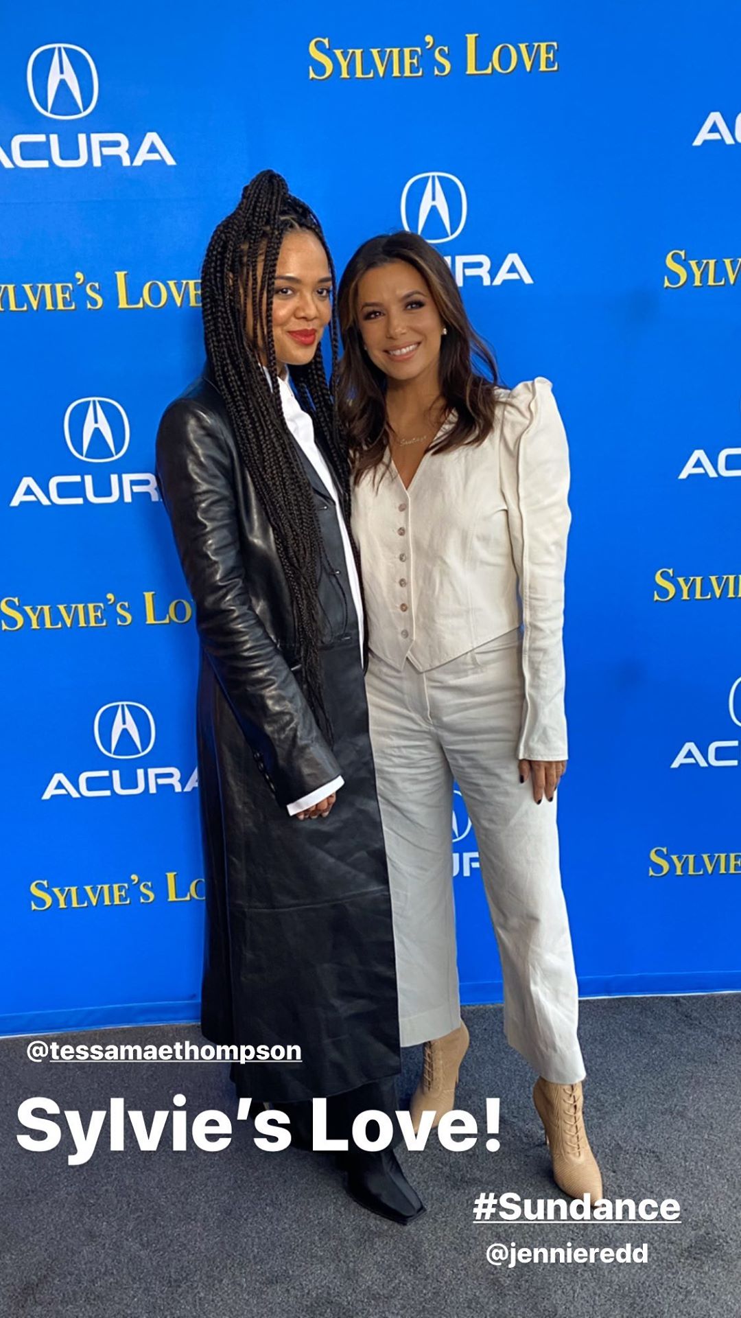 Зимовий total white: Єва Лонгорія демонструє, як носити білий в холодну пору року