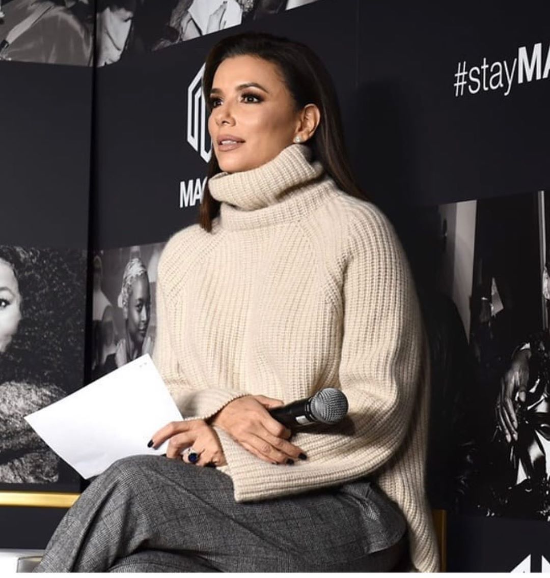 Ева Лонгория показала, как без вреда стилю носить "бабушкин" свитер