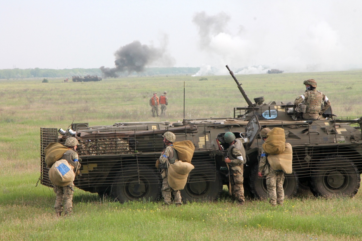 Украина провела масштабные учения по высадке воздушного десанта