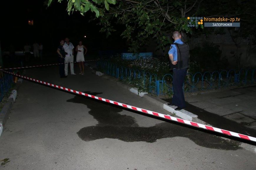 неизвестный обстрелял автомобиль из автомата Калашникова в Запорожье