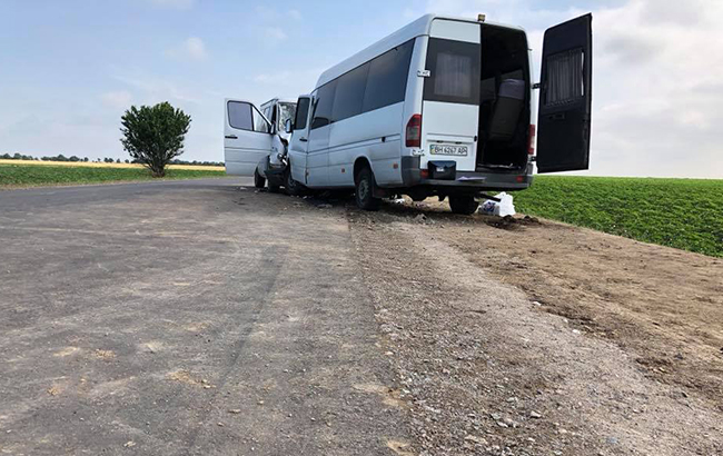 В Одесской области столкнулись маршрутка и грузовик, один человек погиб и еще 9 травмированы