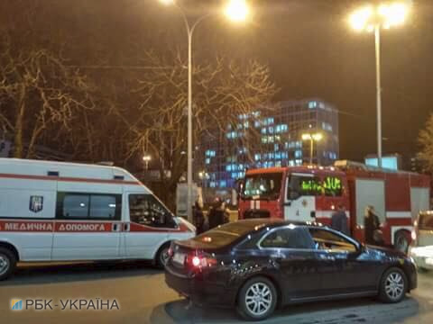 В центре Киева эвакуируют бизнес-центр и ТРЦ после сообщения о взрывчатке