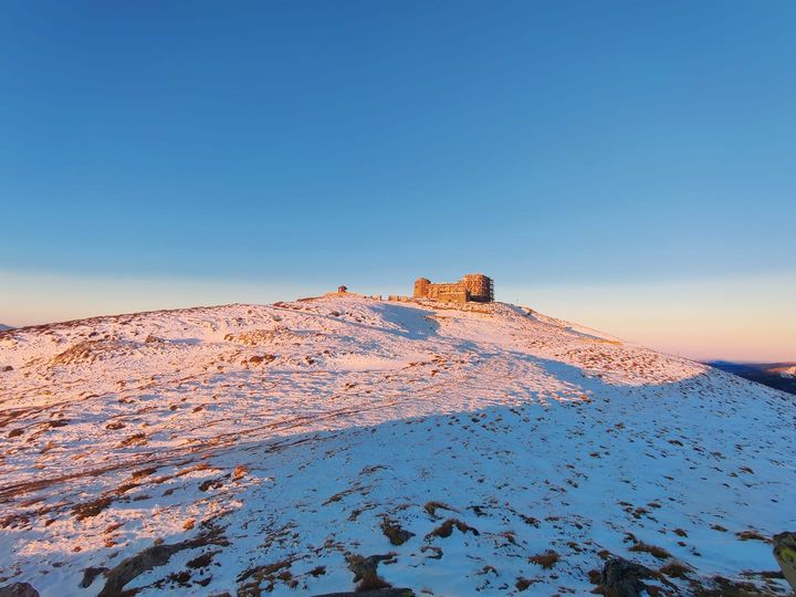 Карпати завалило снігом і вдарив мороз: приголомшливі фото вершин