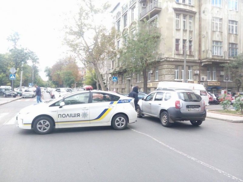 В центре Одессы военные перекрыли дорогу в знак протеста