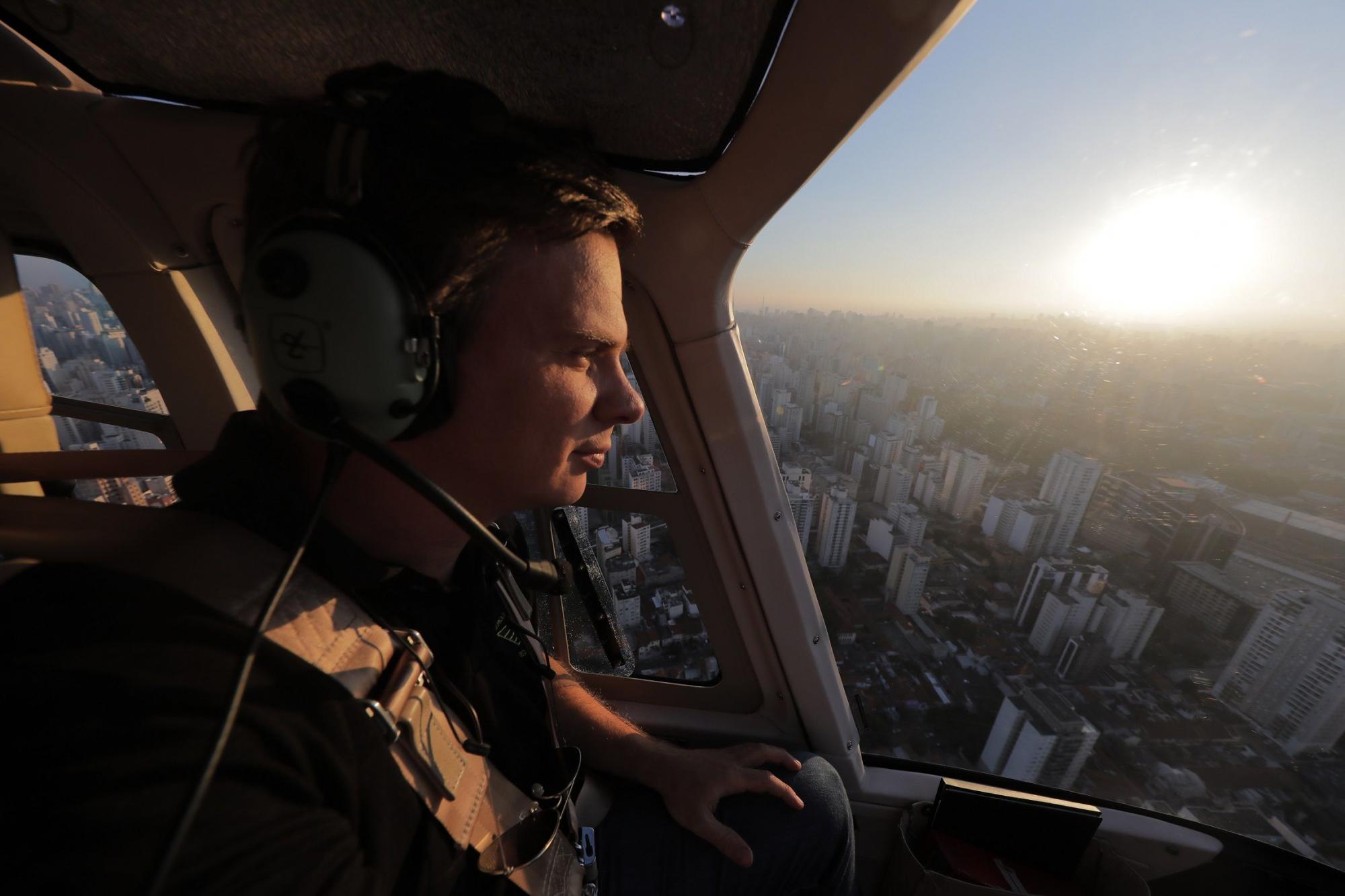 "Приставили пістолет до скроні": Комарів про зустріч з наркобароном і перестрілки в Бразилії