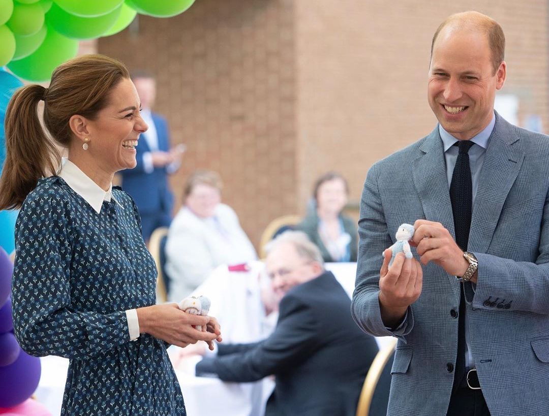 В стильном платье и под руку с мужем: Кейт Миддлтон вышла в свет в безупречном сдержанном образе