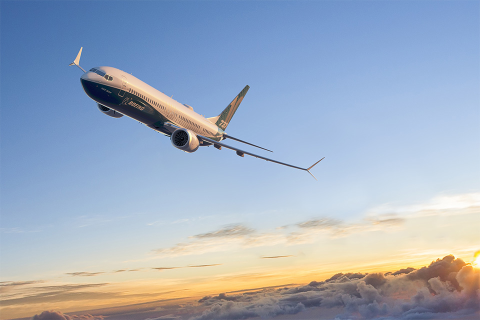 В небо поднялся совершенно новый "Боинг": невероятные фото лайнера 737-10 MAX