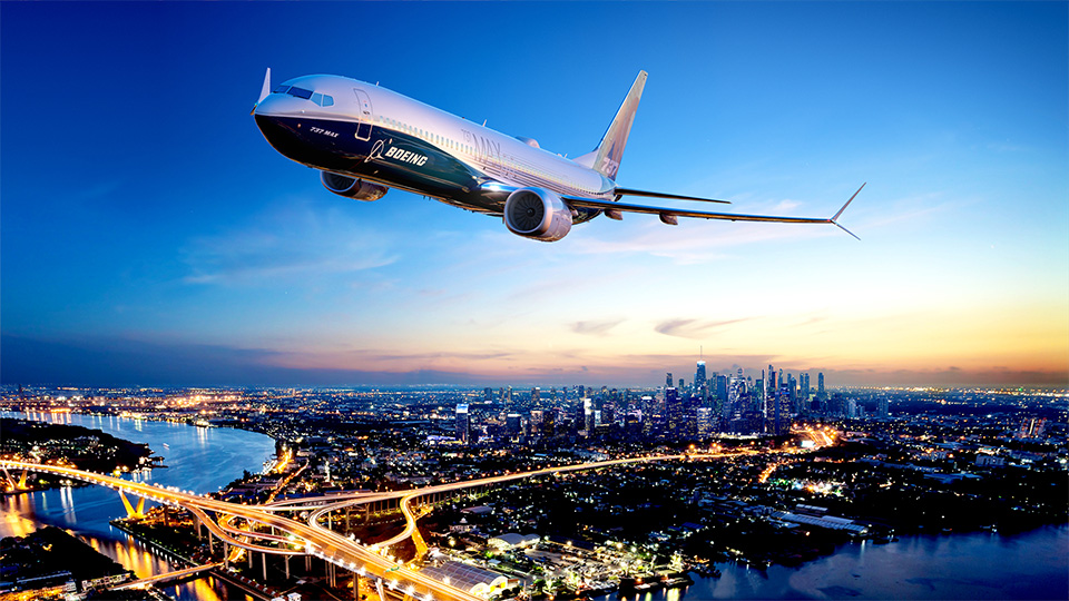 В небо поднялся совершенно новый "Боинг": невероятные фото лайнера 737-10 MAX