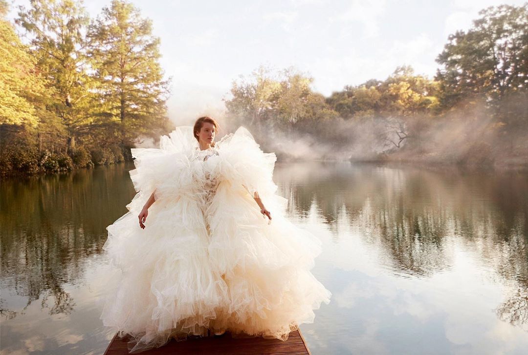 Рожева мрія: Кендалл Дженнер підкорила мережу повітряним ляльковим образом і стрункими ногами