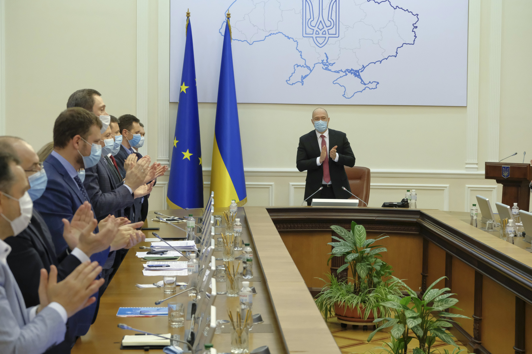 Отставки в Кабмине. Почему команда Зеленского увольняет троих министров