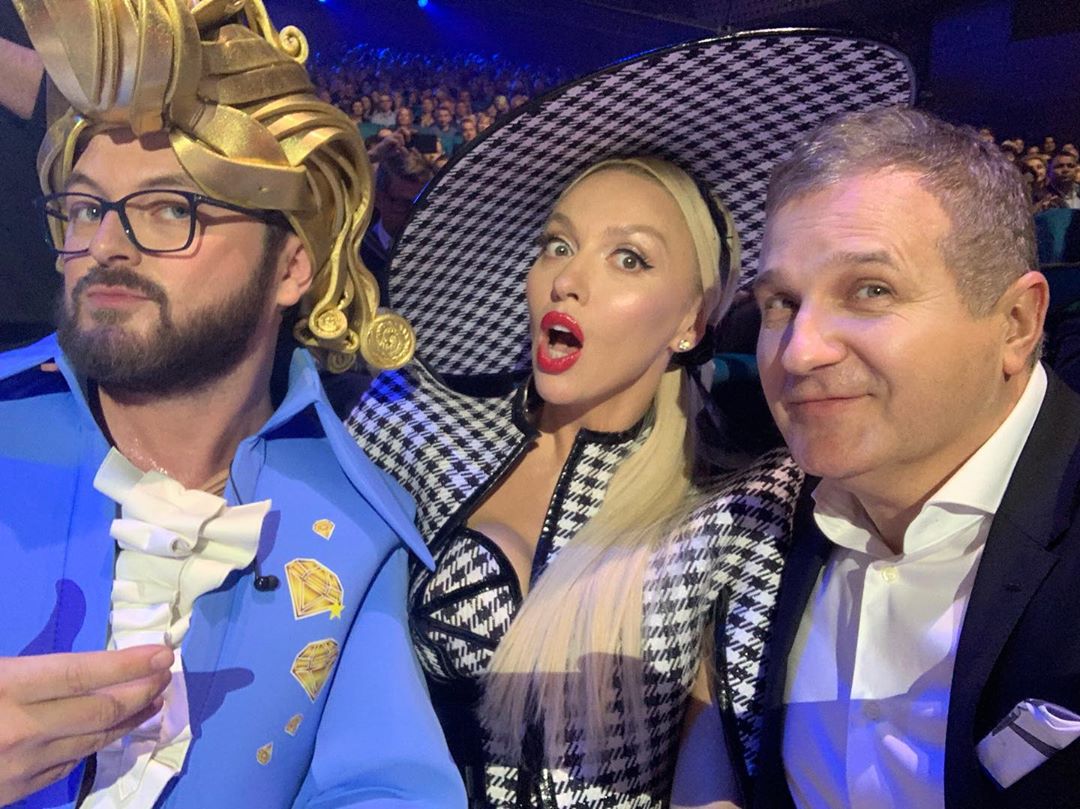 Ноги-хмарочоси: Оля Полякова підкорила відвертим образом на сцені "Вечора прем'єр"