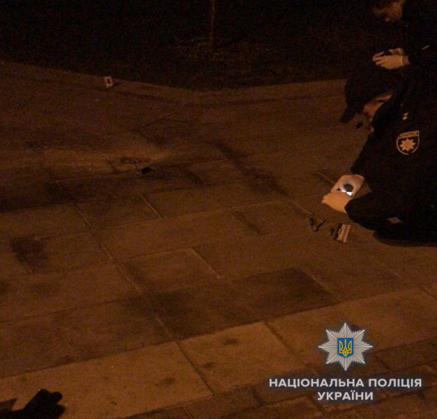 В одном из парков Киева в ходе конфликта произошел взрыв, есть пострадавшие